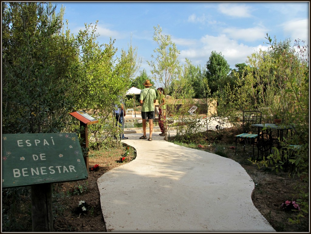 Entrance of the espacio del bienestar from hort de la sínia