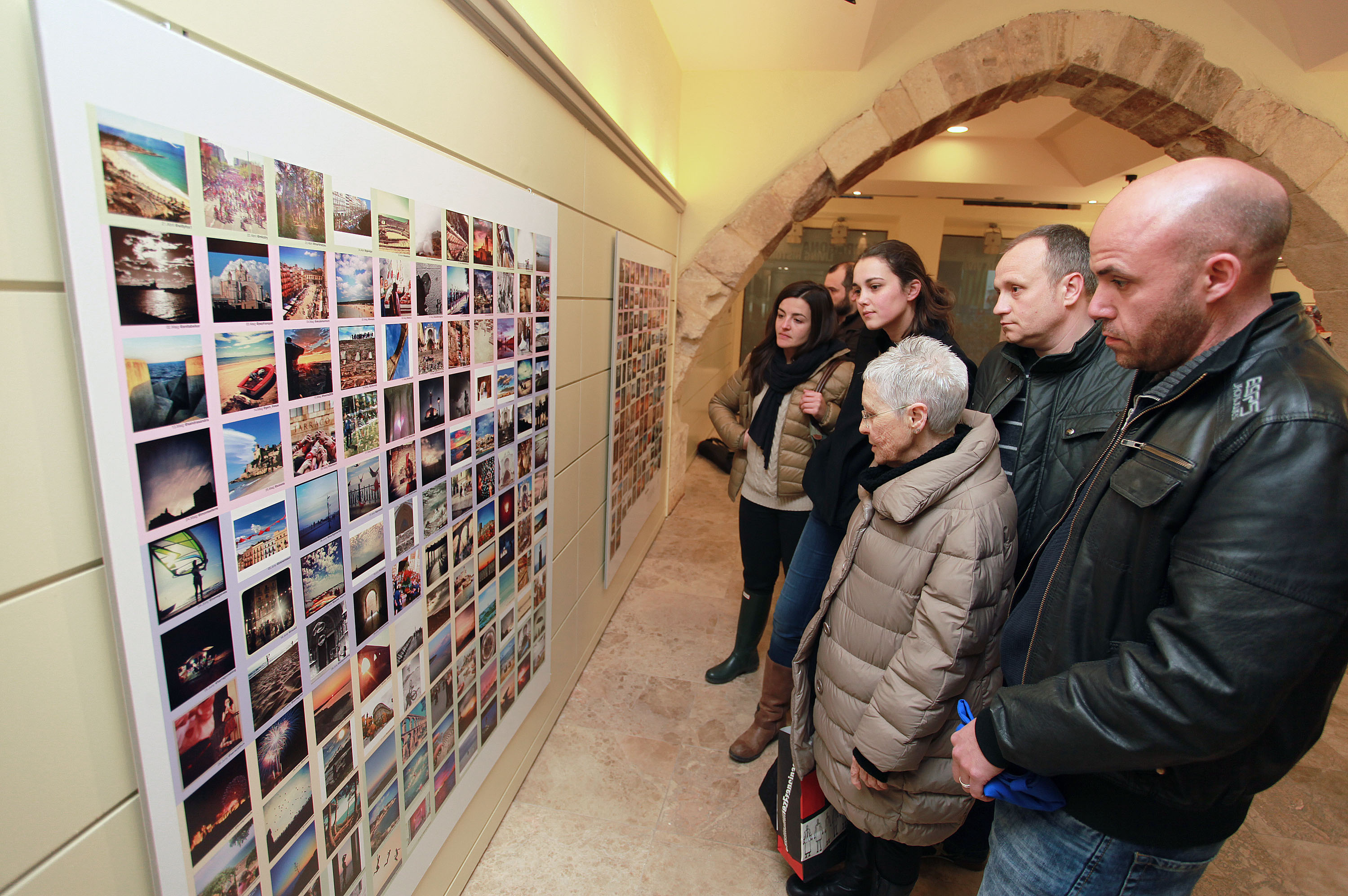 Exposició de la #Fotodeldia 2013 a l'Espai Turisme / ©PereToda-VilaniuComunicació