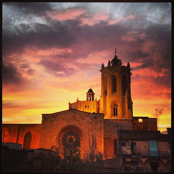 Tarragona's Cathedral at sunset, by ©Marc Casanovas (@marcasanovas) d'April winner