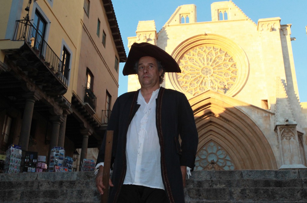 Martí i Franquès, a les escales de la Catedral / Pere Toda / Vilaniu Comunicació
