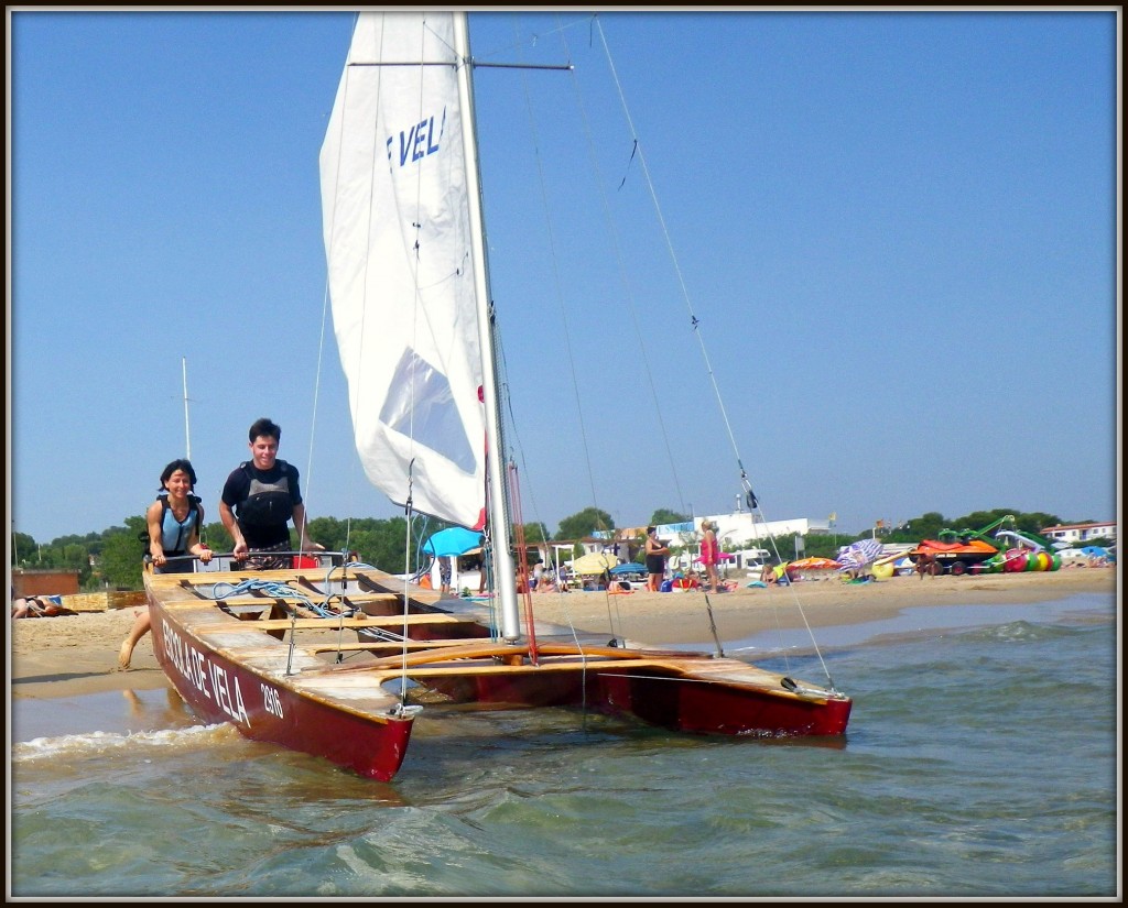 Barco entrando en el mar