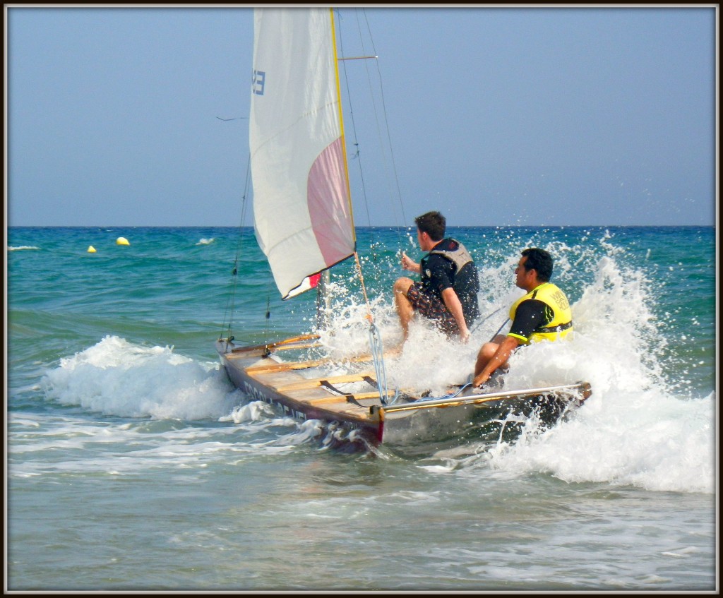 Salida de la costa durante la navegación a vela