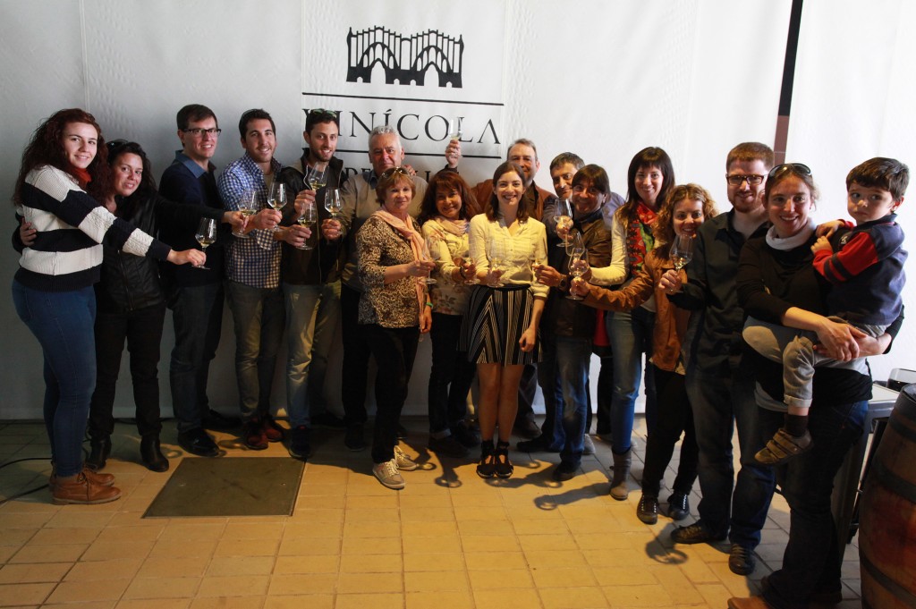 Foto de grup al final de la visita a la Vinícola de Nulles. / ©Pere Toda-Vilaniu Comunicació